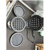 Image 4 : Multi-Plate Mini Maker with Removable Plates and Storage Case