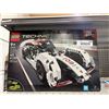 Image 2 : LEGO Technic Formula E Porsche 99X Electric Set 42137 with 422 Pieces