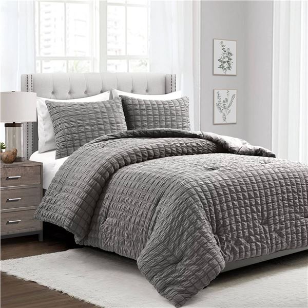 Three-Piece King Size Comforter Set With Fleece Blanket