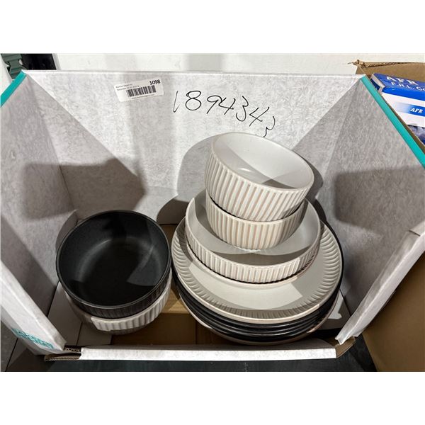 16-Piece Ceramic Dinnerware Set With Mixed Bowls and Plates