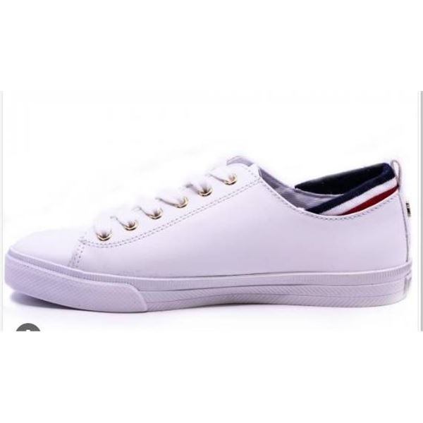 Tommy Hilfiger White Mullit Low-Top Sneakers – Size 5.5 M