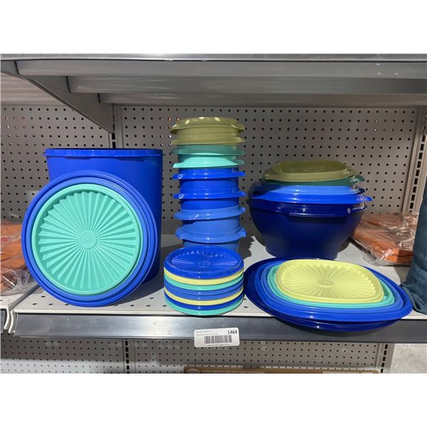 32 Multi-Colored Plastic Containers With Lids