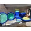 Image 2 : 32 Multi-Colored Plastic Containers With Lids
