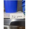 Image 3 : 32 Multi-Colored Plastic Containers With Lids