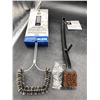 Image 2 : Dual Grill Brushes by Pit Boss and GrillPro