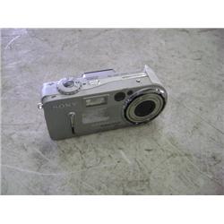 SONY DSC-P9 CMAERA