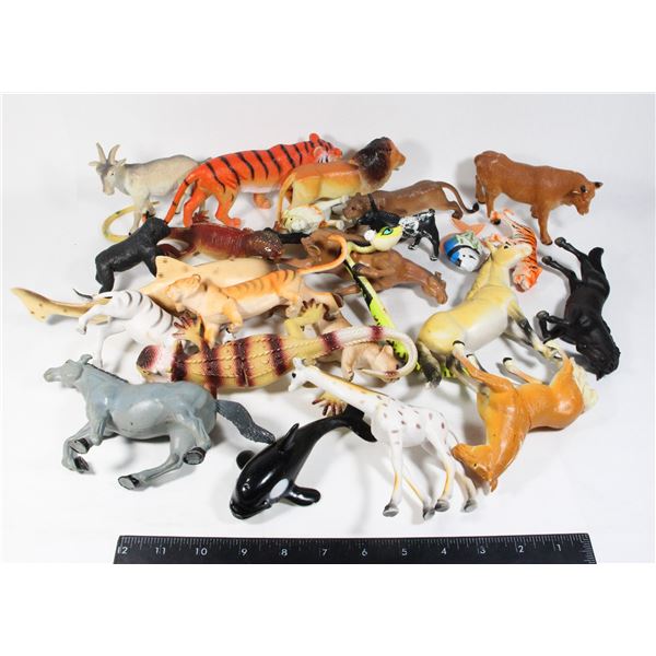 LOT OF TOY ANIMALS