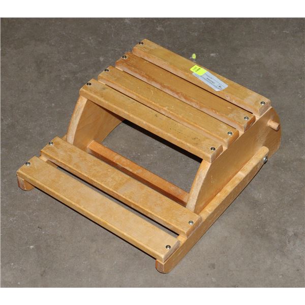 CHILDS COMBINATION CHAIR/ STEP STOOL