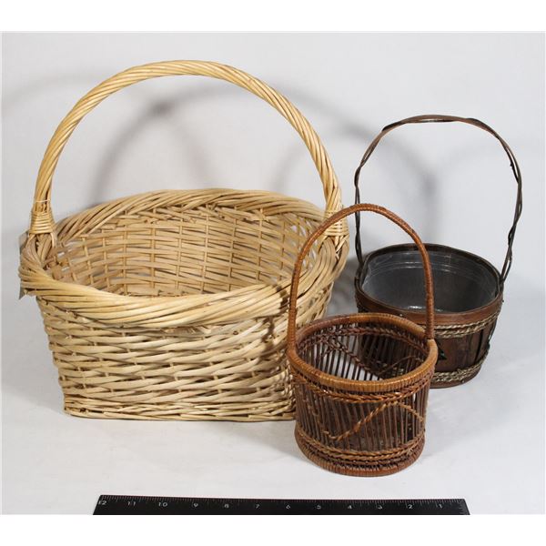 3 SMALL WICKER BASKETS
