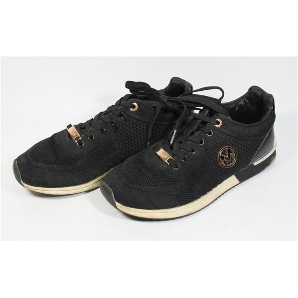 ADULT'S MCXX SHOES SIZE 7