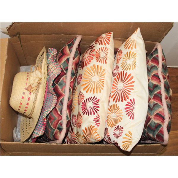 BOX WITH 4 THROW PILLOWS AND WOMENS