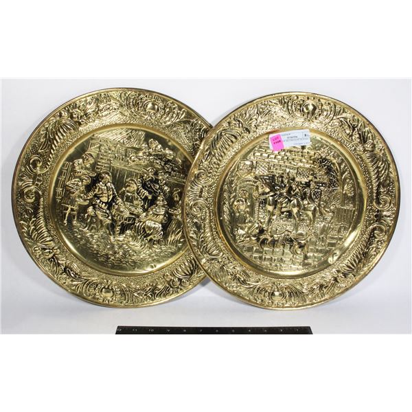 2 VINTAGE DECORATIVE PLATES