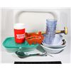 Image 1 : TRAY OF KITCHEN AND HOME ITEMS