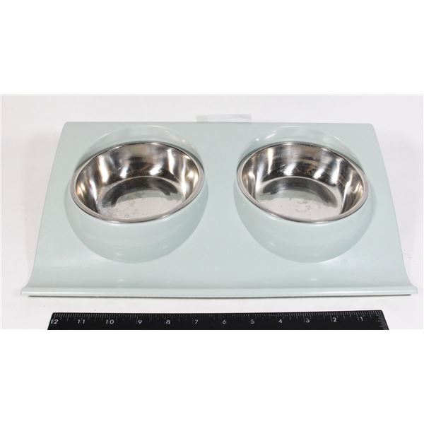 ALUMINUM DOG BOWLS AND PLASTIC HOLDER