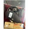 Image 2 : JBL Bluetooth Headphones w/Case - 2