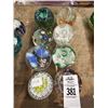 Image 1 : 8-Art Glass Paperweight - 8 X $