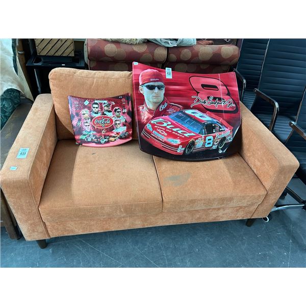 Magenta Cloth Loveseat