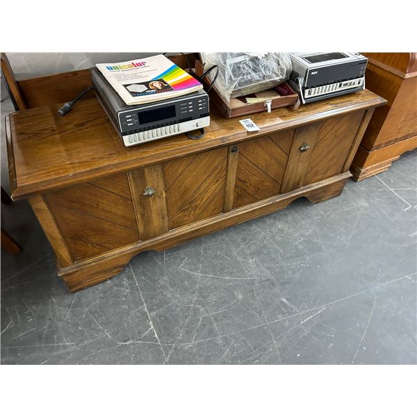 Oak Exterior Cedar Trunk