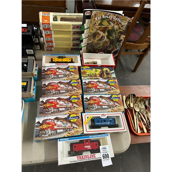 16-Ho Scale Train Cars - 16 X $