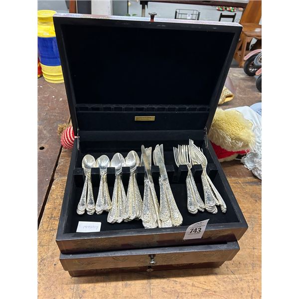 Silverplate Flatware Set w/Case