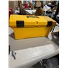 Image 1 : Rubbermaid toolbox