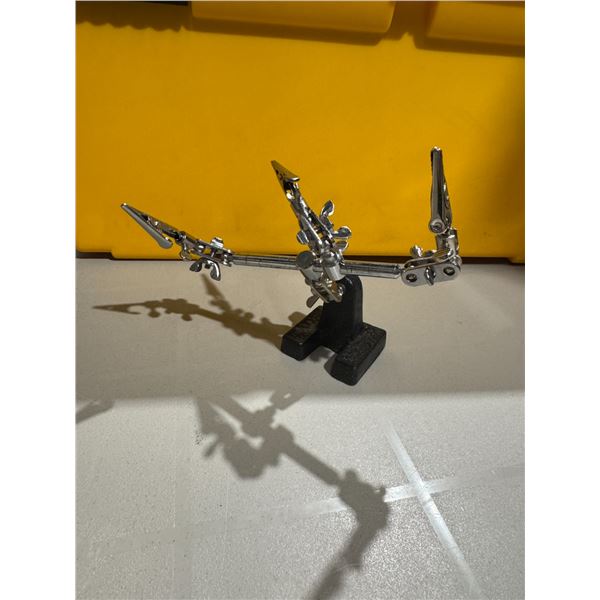 Clip stand