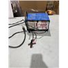 Image 1 : Battery charger