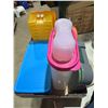 Image 2 : Tupperware and other storage container