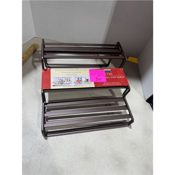 Three tier expandable organizing step