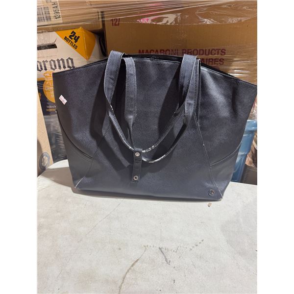 Lululemon purse some wear