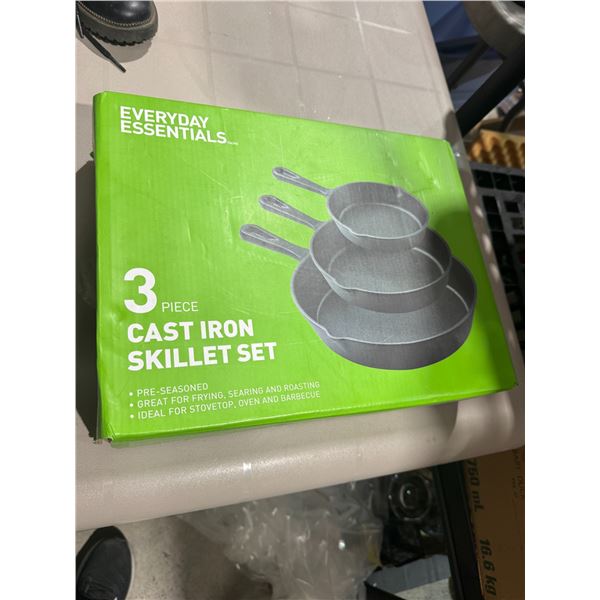 Cast iron skillet sets