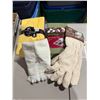 Image 1 : Dish towels and dish drying gloves