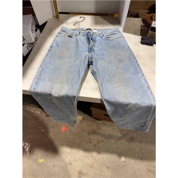 Levi's relaxed fit size 33/30