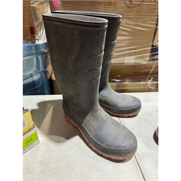 Rubber boots size