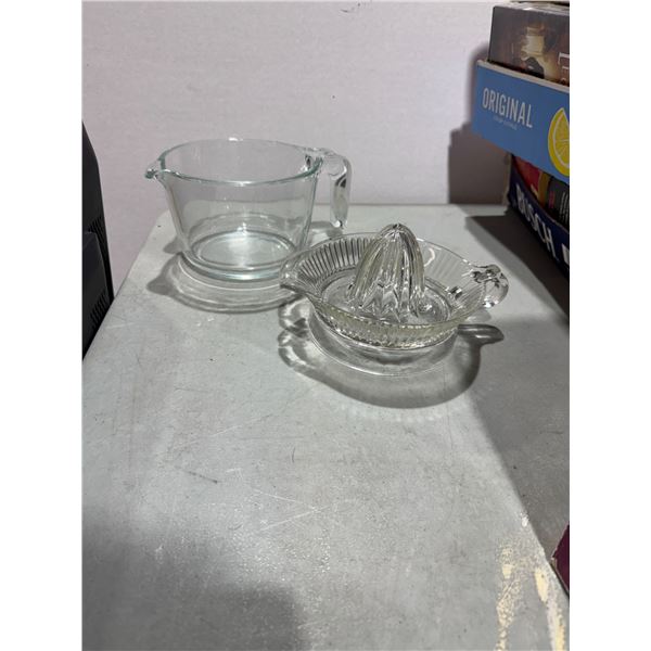 Glass juicer and measuring cup