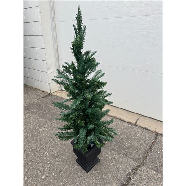 3 foot tree with battery and lights and timer