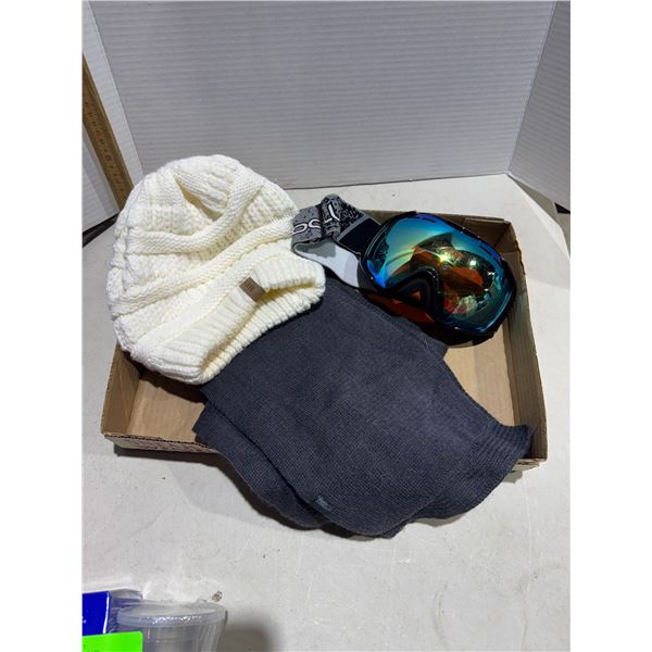 Toque goggles and scarf