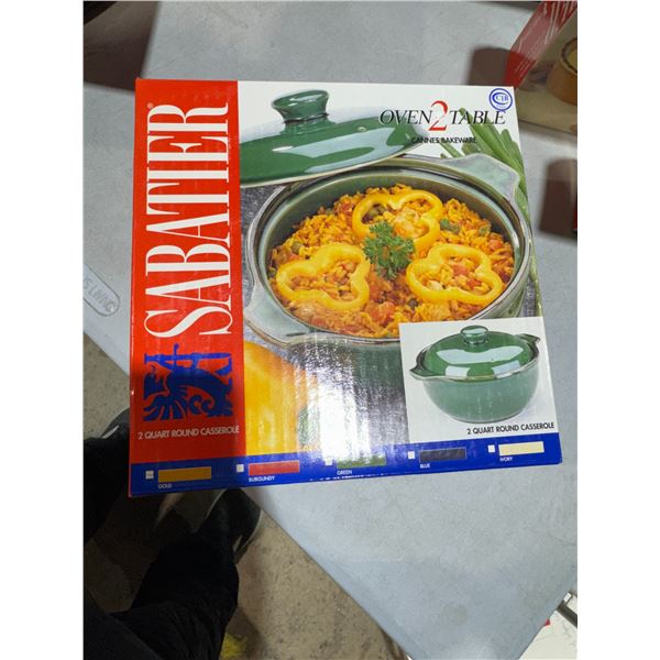 SABATIER 2 quart round casserole dish