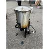 Image 1 : Propane cooker with pot