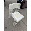 Image 1 : 4 stacking chairs
