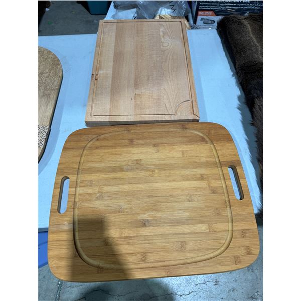 2 cutting boards