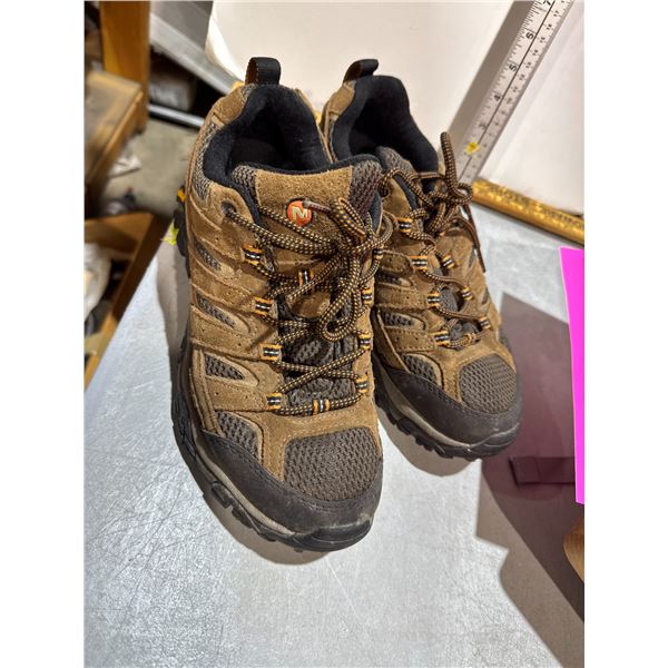 MERRELL size 7.5