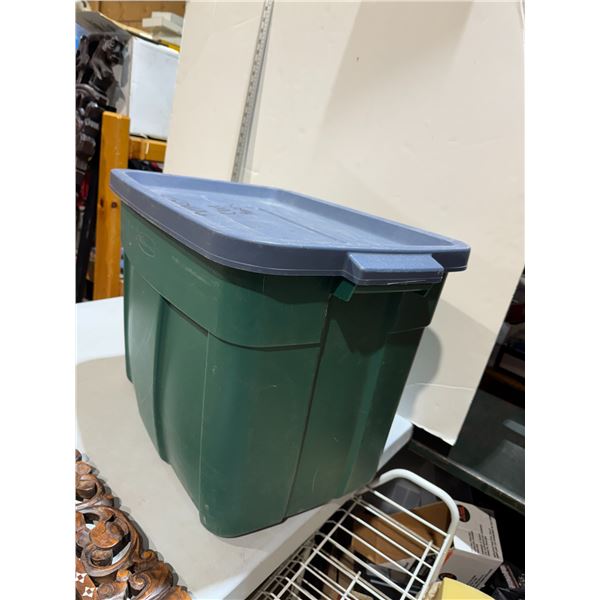 Rubbermaid bin