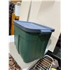 Image 1 : Rubbermaid bin