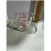 Image 1 : Pyrex measuring cup