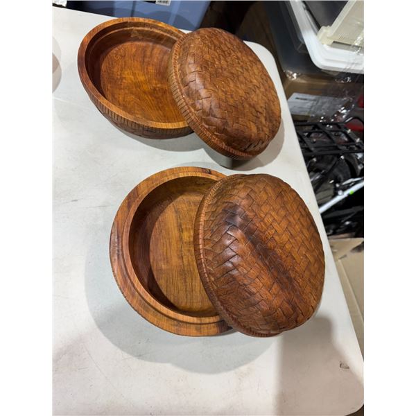 Bamboo woven curved bowls with lids