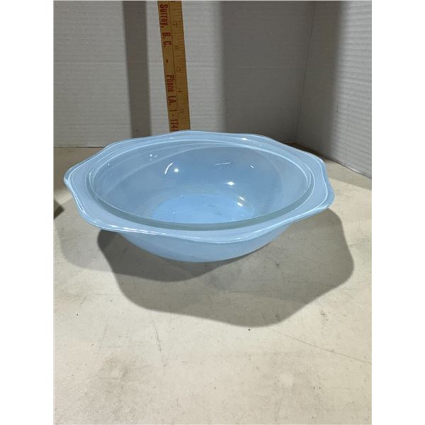 Vintage blue Pyrex bowl