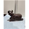 Image 1 : Lidded elephant carved decor