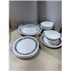 Image 1 : CORELLE  dishes