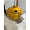 Image 1 : Lidded soup/chilli / bean pot